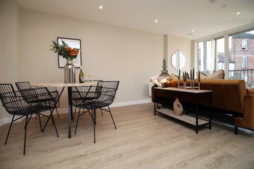 Apartamento Luxury 2 Br Flat, 6 Mins Drive In City Centre!