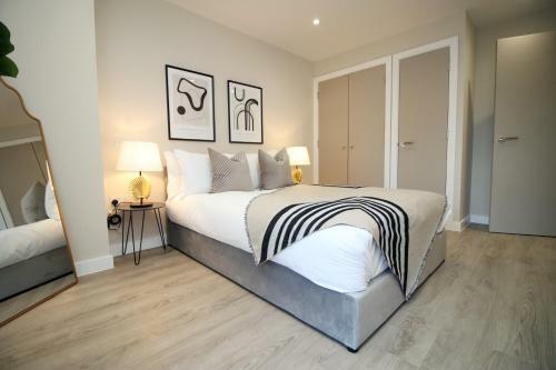 Apartamento Modern 2 Br Flat, 6 Mins Drive In City Centre!