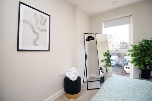 Apartamento Modern 2 Br Flat, 6 Mins Drive In City Centre!