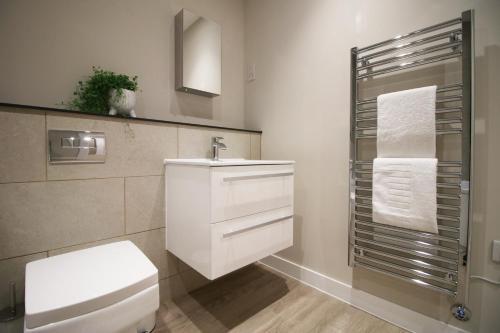 Apartamento Comfortable 1 Br, 6 Mins Drive In City Centre