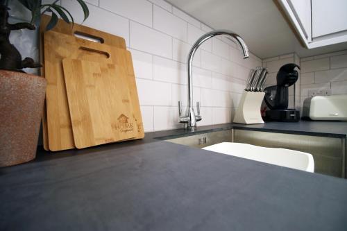 Apartamento Comfortable 1 Br, 6 Mins Drive In City Centre