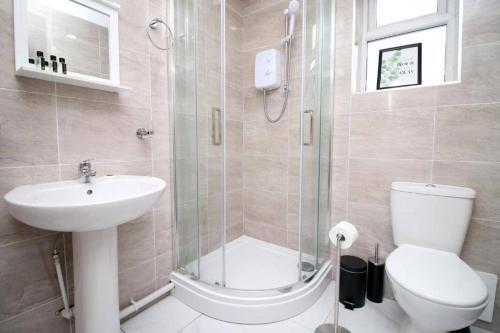 Modern Apartment, Perfect For Couples, 15 Mins Drive City Centre