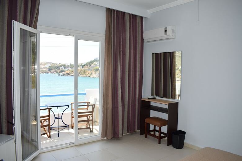 Vari Beach Hotel