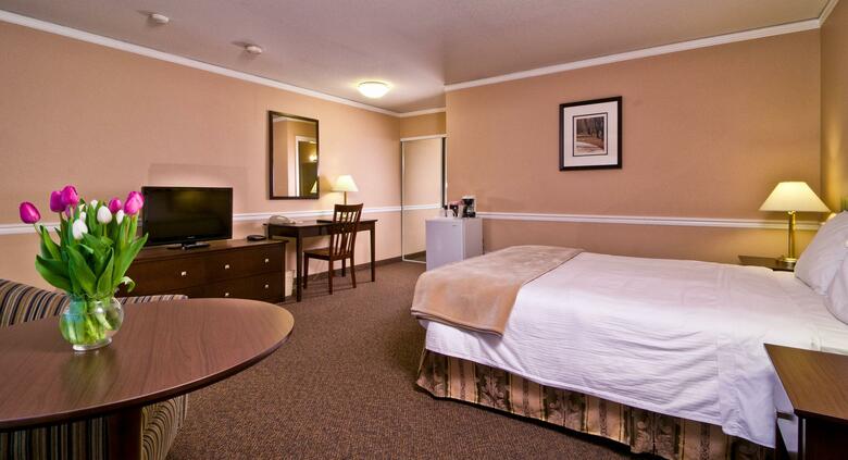 Hotel Kelowna Inn & Suites