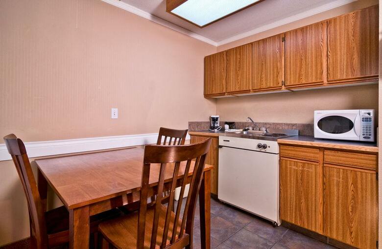 Hotel Kelowna Inn & Suites