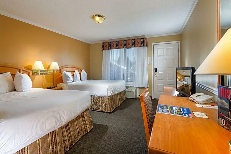 Hotel Kelowna Inn & Suites