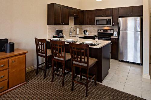 Hotel Delta Grand Okanagan Resort