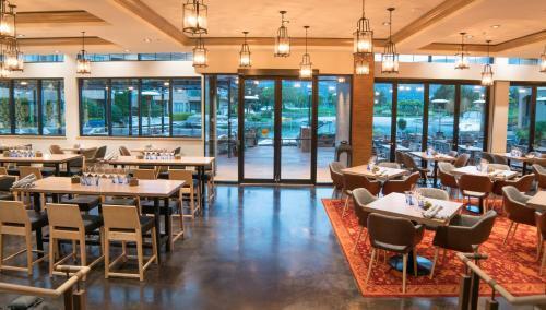Hotel Delta Grand Okanagan Resort