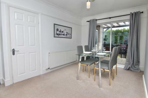 Seedfield House - Elegant Stylish Home