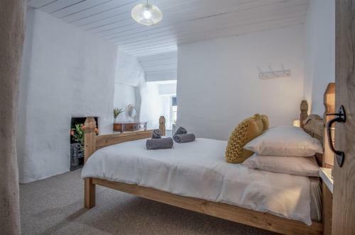 Brook Cottage - 2 Bedroom Cottage - Dale