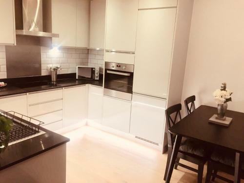 Entire Beautiful 2 Bedroom Apartment