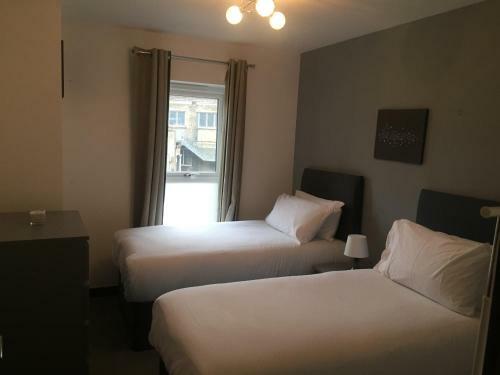 Entire Beautiful 2 Bedroom Apartment