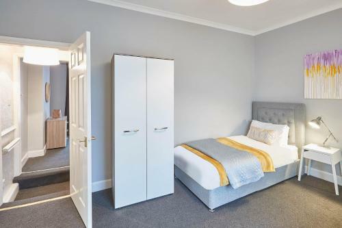 Eskdale House 3 Or 4 Bed Setup And Sofa Workstays Uk