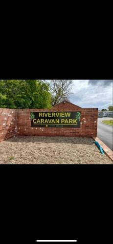26 Riverview 8 Berth Caravan With Free Fishing