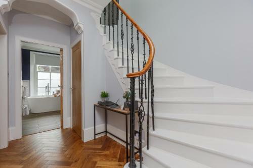 Dollar Apartments-41 Bridge Street