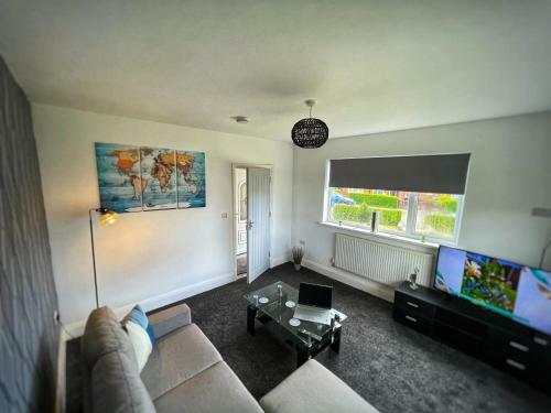 Spacious House, Ideal For Contractors, Leisure Or Corporate Stays