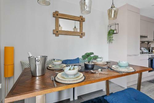 2 De Courcey House - Architect Designed Luxury Apartment With Parking, Central Dartmouth