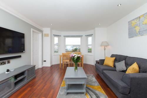 Super Prime Duloch - Dunfermline - 2 Bed Executive Apartment