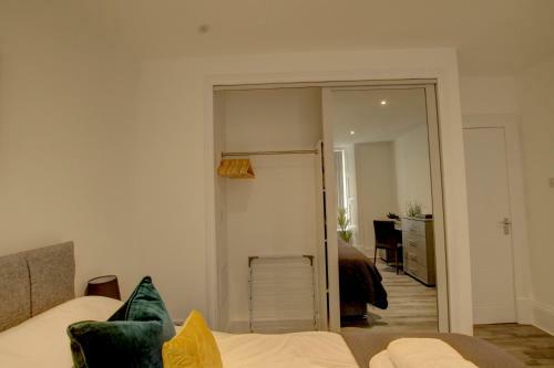 Bright And Stylish One Bedroom Apartment