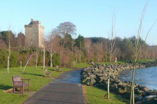 Stewartfield Gardens Apartment
