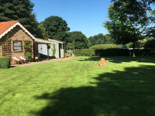 Crossways Self-catering Cottage - Self Contained