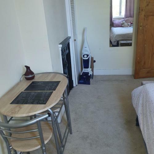 Monalisa Single Room Near Edgware Station
