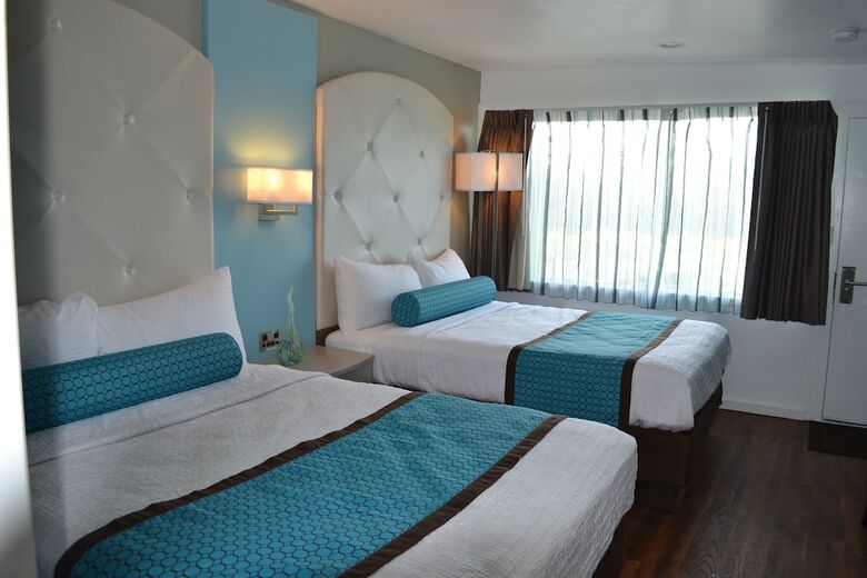 Hotel The Freeport Inn And Marina