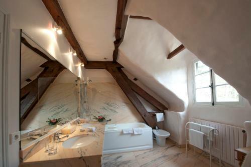 Hotel Ch�teau De Locgu�nol�