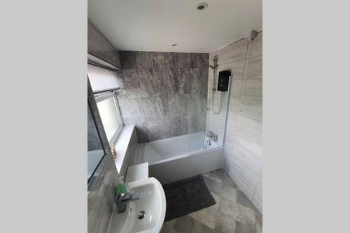 Entire House - Cheshire Oaks/ellesmere Port