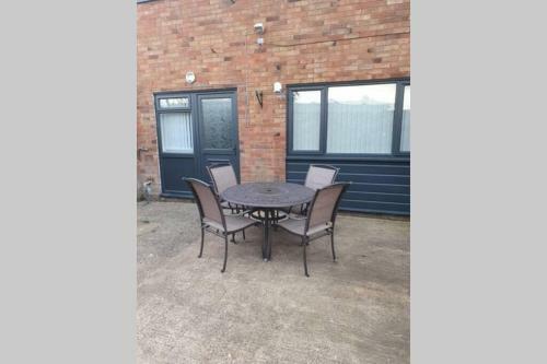 Entire House - Cheshire Oaks/ellesmere Port