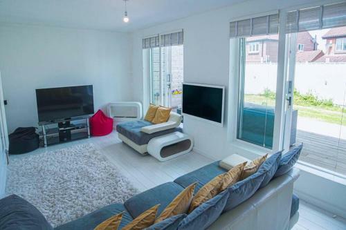 Modern Private Gated Luxury Home Getaway