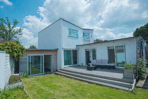 Modern Private Gated Luxury Home Getaway