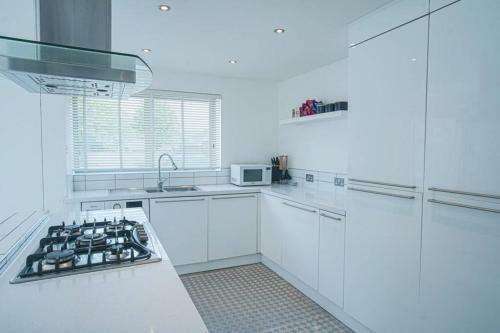 Modern Private Gated Luxury Home Getaway