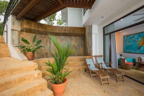 Luxurious 5 Bed 45 Ba Home With Amazing Ocean Views And Private Beach Access