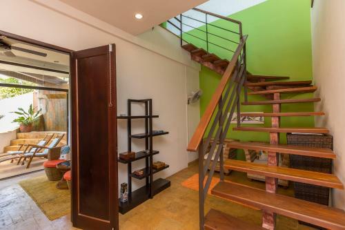 Luxurious 5 Bed 45 Ba Home With Amazing Ocean Views And Private Beach Access