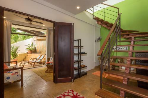Luxurious 5 Bed 45 Ba Home With Amazing Ocean Views And Private Beach Access