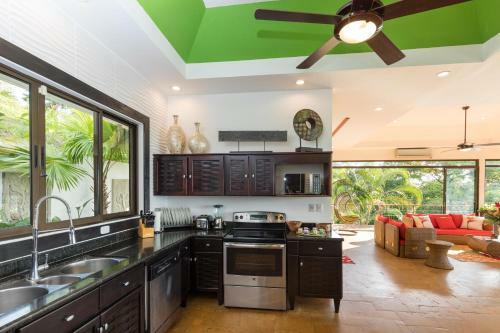 Luxurious 5 Bed 45 Ba Home With Amazing Ocean Views And Private Beach Access