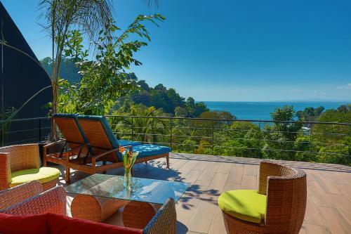 Luxurious 5 Bed 45 Ba Home With Amazing Ocean Views And Private Beach Access