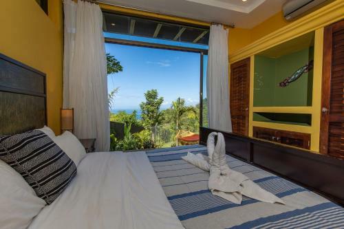 Luxurious 5 Bed 45 Ba Home With Amazing Ocean Views And Private Beach Access