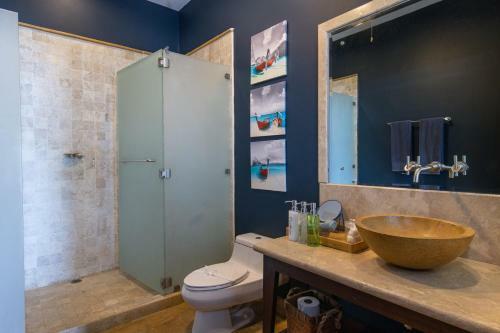 Luxurious 5 Bed 45 Ba Home With Amazing Ocean Views And Private Beach Access