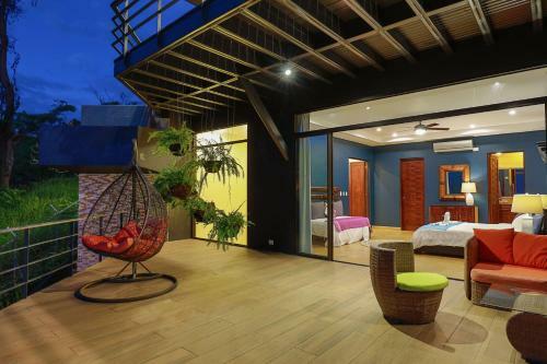 Luxurious 5 Bed 45 Ba Home With Amazing Ocean Views And Private Beach Access