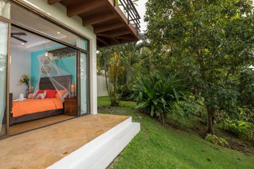 Luxurious 5 Bed 45 Ba Home With Amazing Ocean Views And Private Beach Access