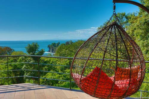 Luxurious 5 Bed 45 Ba Home With Amazing Ocean Views And Private Beach Access
