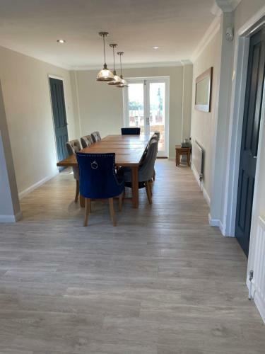 Exeuctive Detached Home With Plenlty Of Room