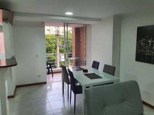 Apartamento 3alc Con Balcon Y Parqueadero Laureles