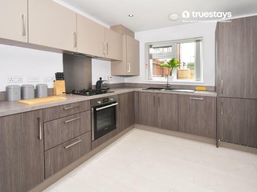 Kiln Side By Truestays - 3 Bedroom House
