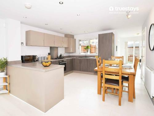 Kiln Side By Truestays - 3 Bedroom House
