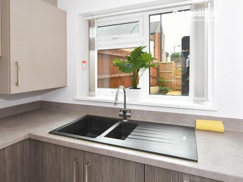 Kiln Side By Truestays - 3 Bedroom House