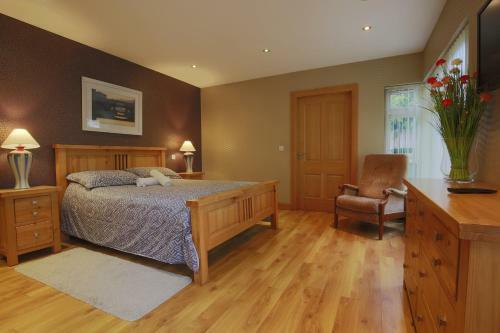 Spacious 4 Bedroom Home - 5 Min Walk To Town