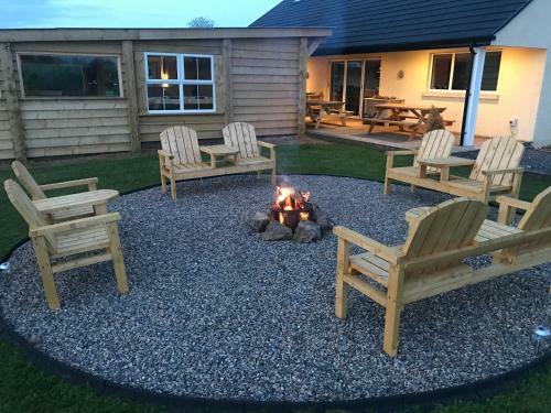 Group Accommodation Sleeps 12 Hot Tub Cinema Pets